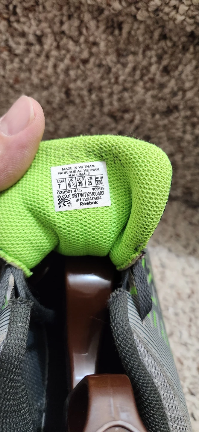 Reebok Running Shoes - Size 7 - photo 5