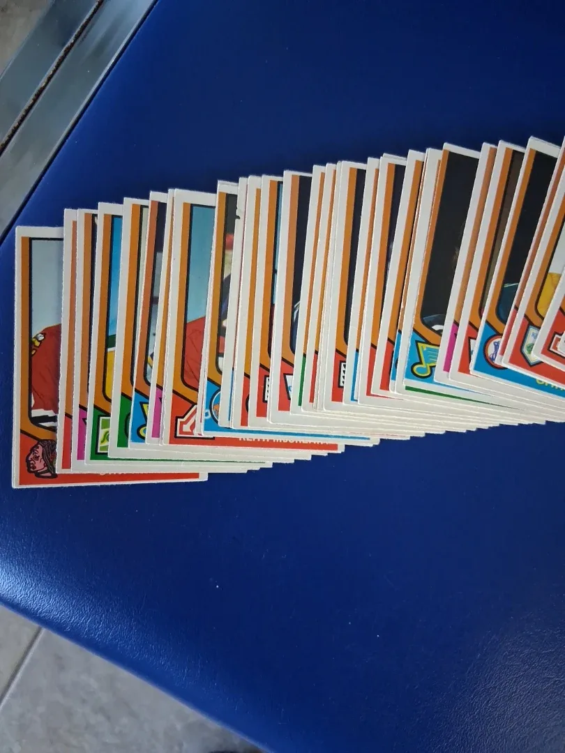 1974-75 opc hockey cards 200 cards image indicator(3)