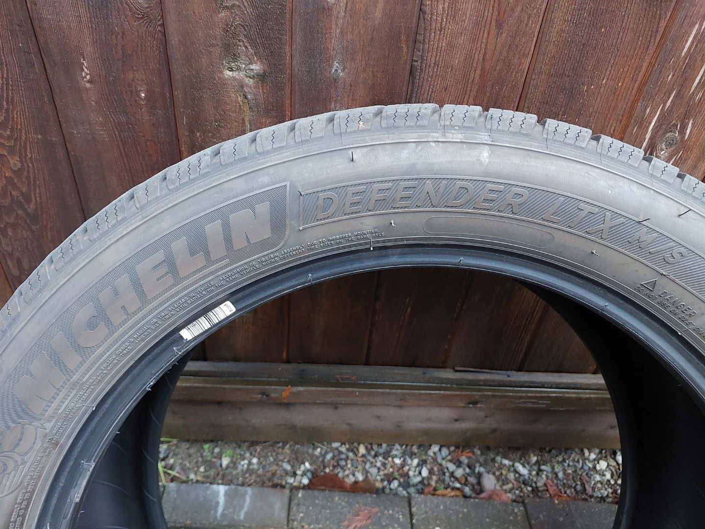 Michelin Defender - 285/45/22 - photo 3