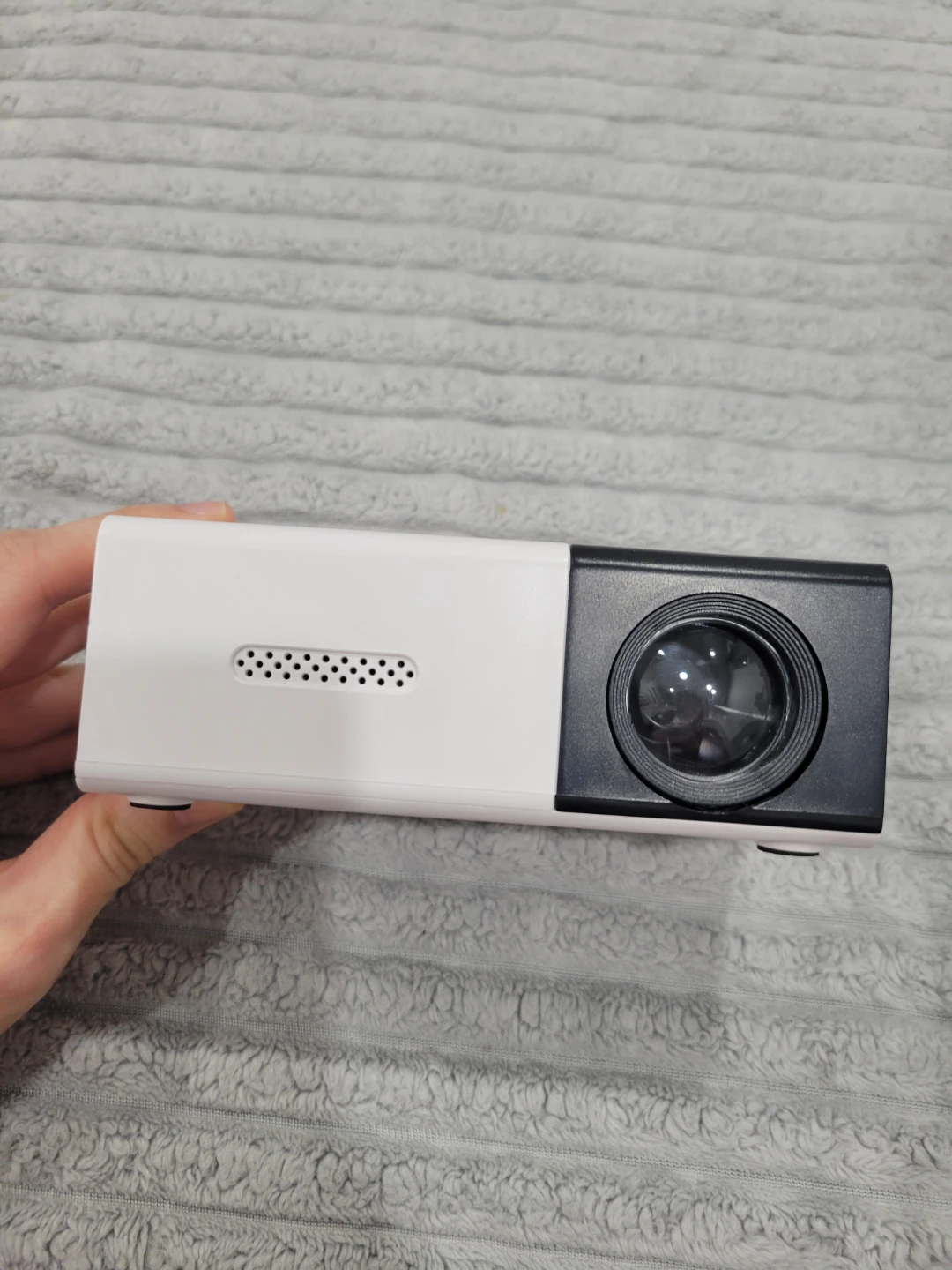 LED Projector - Cost-Efficient & High Resolution - photo 3