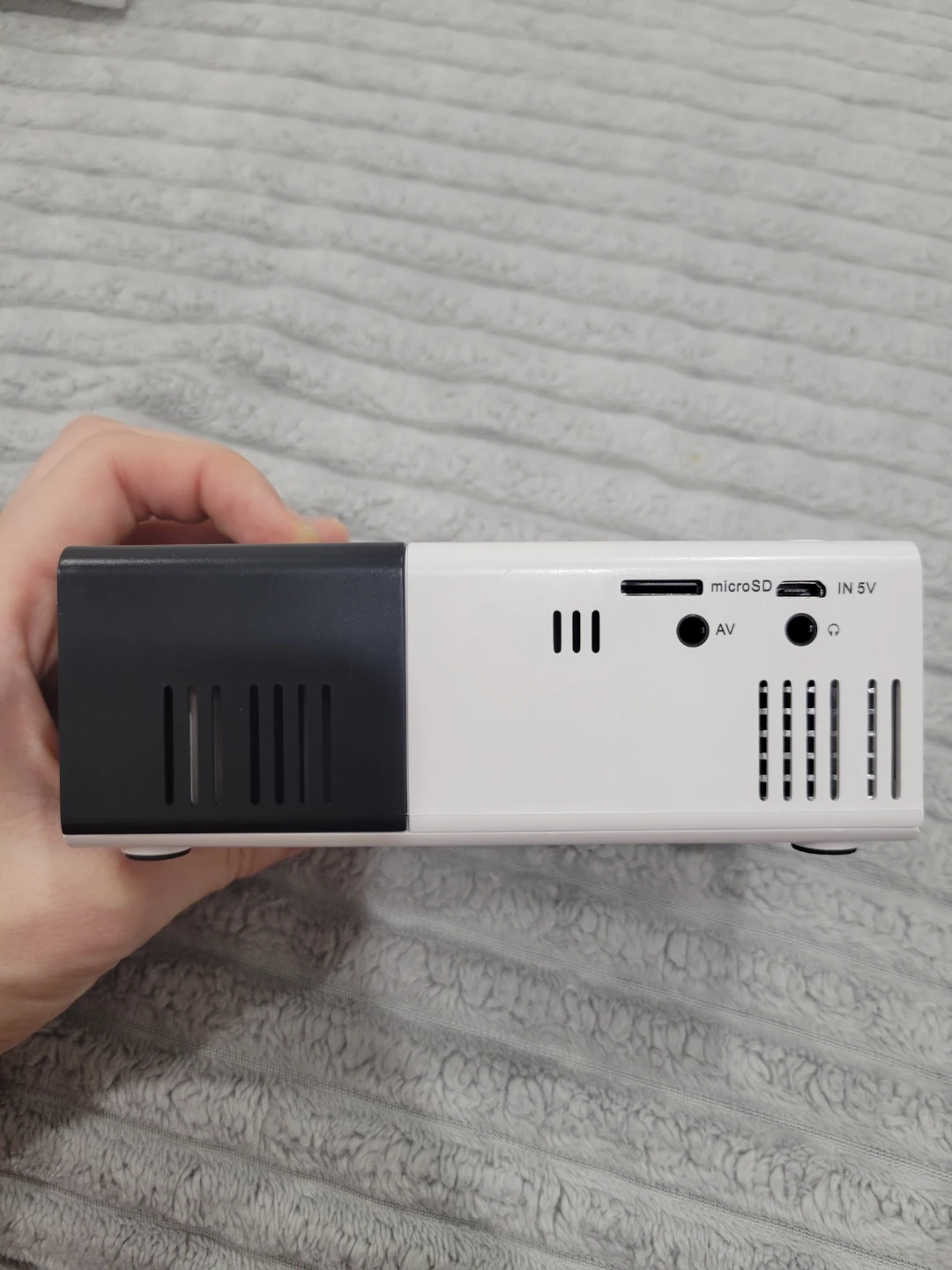 LED Projector - Cost-Efficient & High Resolution - photo 5