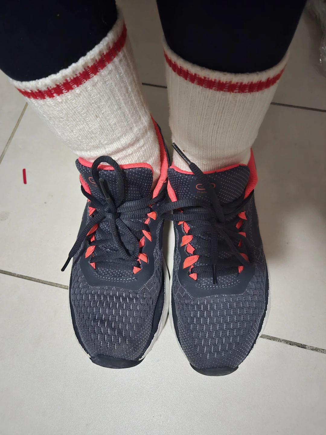 Kaliji Grey & Coral Running Shoes