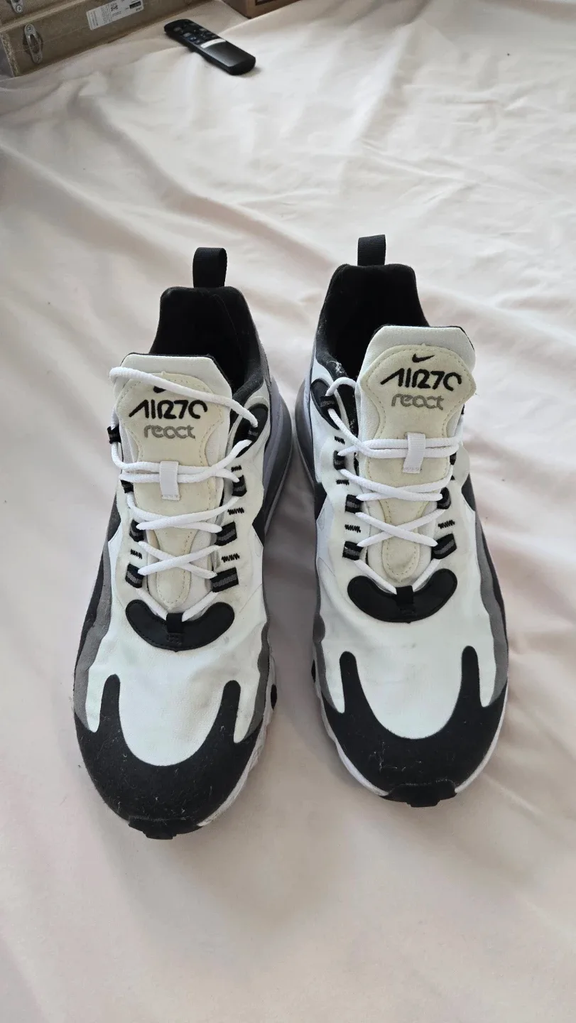 Nike Air Max 270 React - US 9.5 #Cleanout image indicator(2)