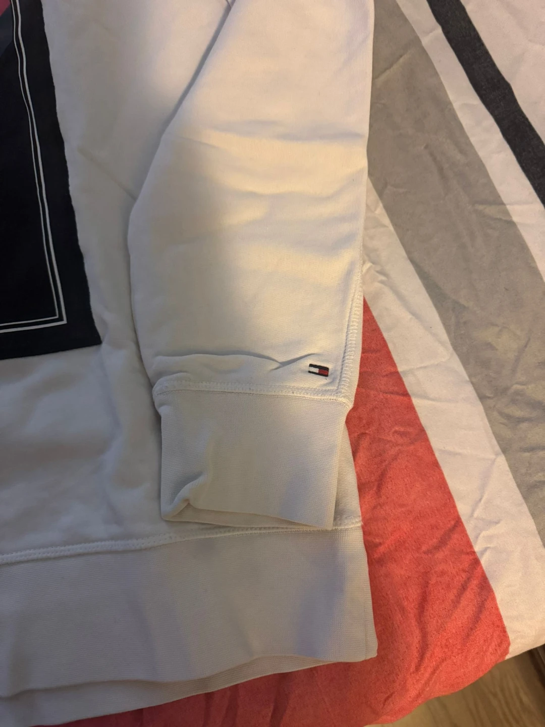 Tommy Hilfiger White Hoodie - Size L