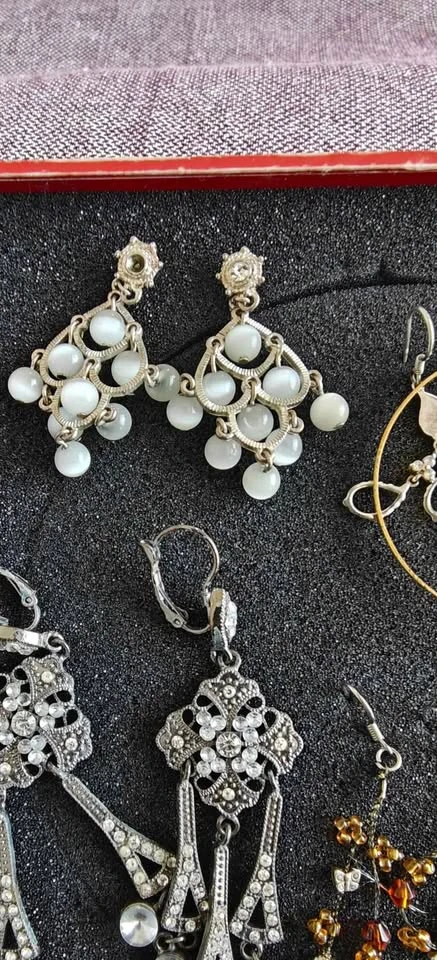Selling 6 Pairs of Earrings – Pre-loved & Stylish! - photo 4