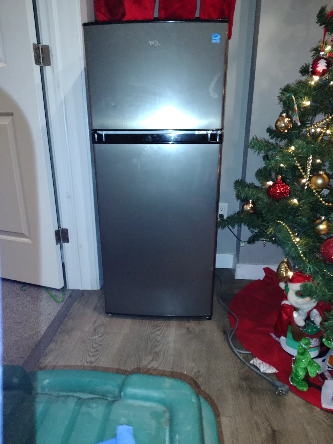 TCL MR422S Mini Refrigerator - 4.5 cu ft