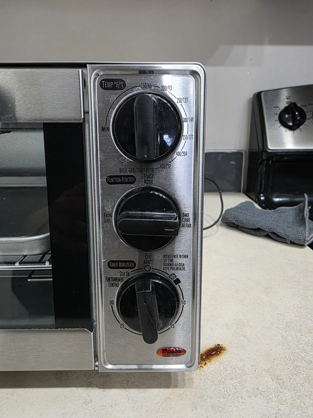 Hamilton Beach Toaster Oven, Home Essentials Fan, Wicker Chair - photo 4