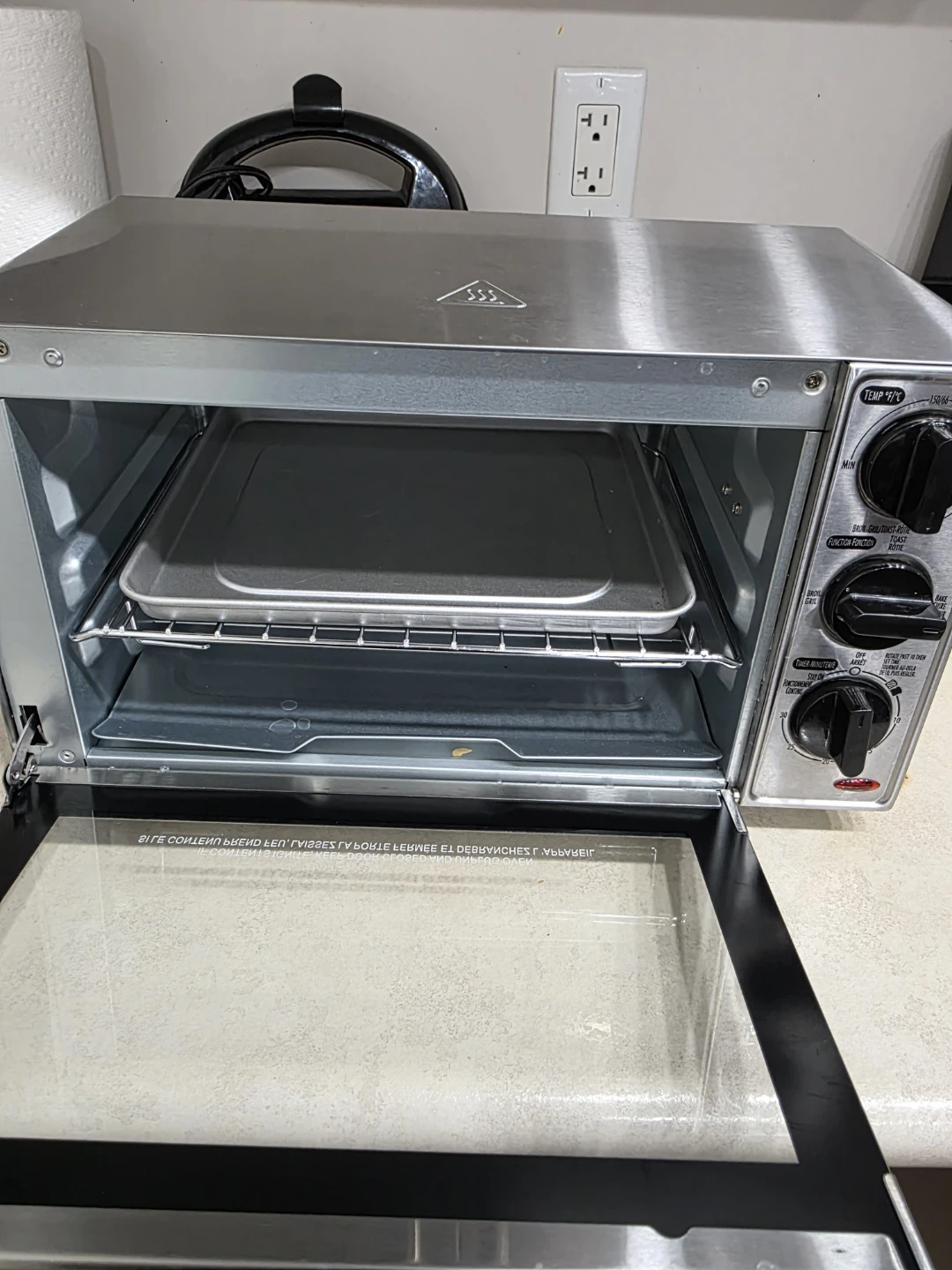 Hamilton Beach Toaster Oven, Home Essentials Fan, Wicker Chair - photo 5