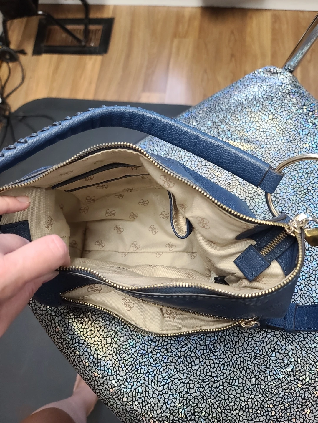 Guess Blue Embossed Brand New Leather Shoulder Bag - photo 2