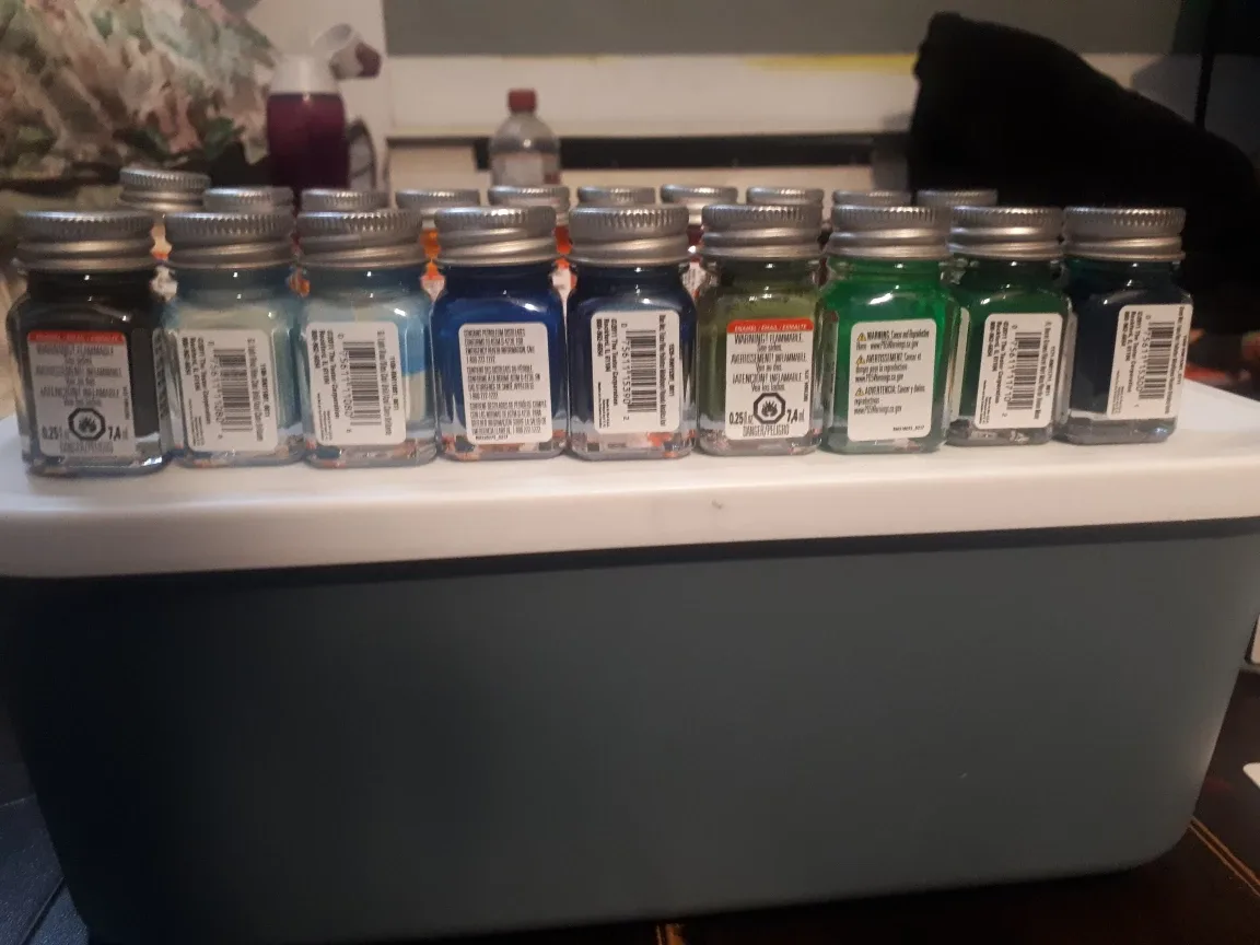 Assorted Testors Enamel Paint Lot image indicator(2)