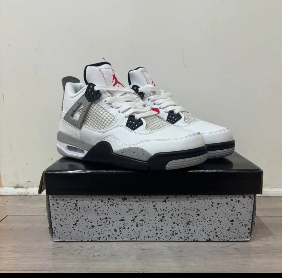 Jordan 4 white cement size 9.5 men's