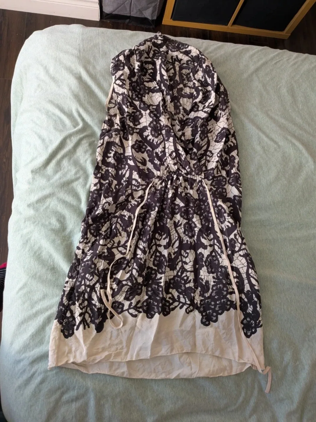 Aritzia Wilfred 100% silk dress image indicator(2)