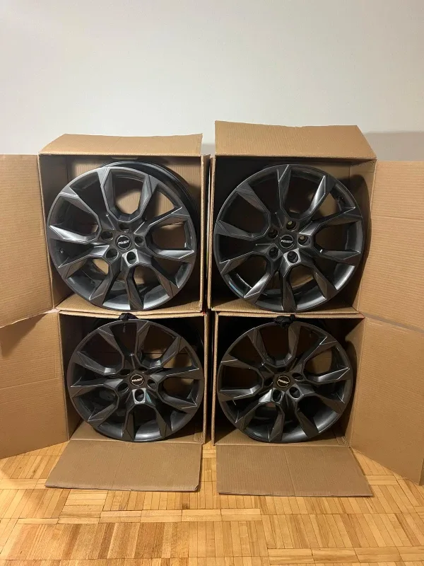 Fast Wheels 18" Rims - 5x114.3 Bolt Pattern image indicator(2)