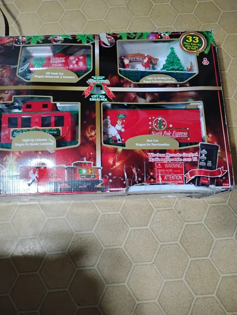 North Pole Express 33 Piece Train Set - New image indicator(2)