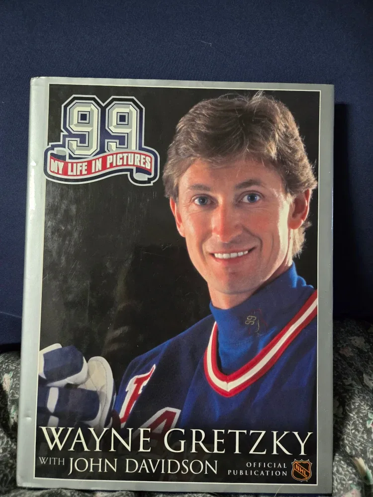 Wayne Gretzky: My Life in Pictures Book