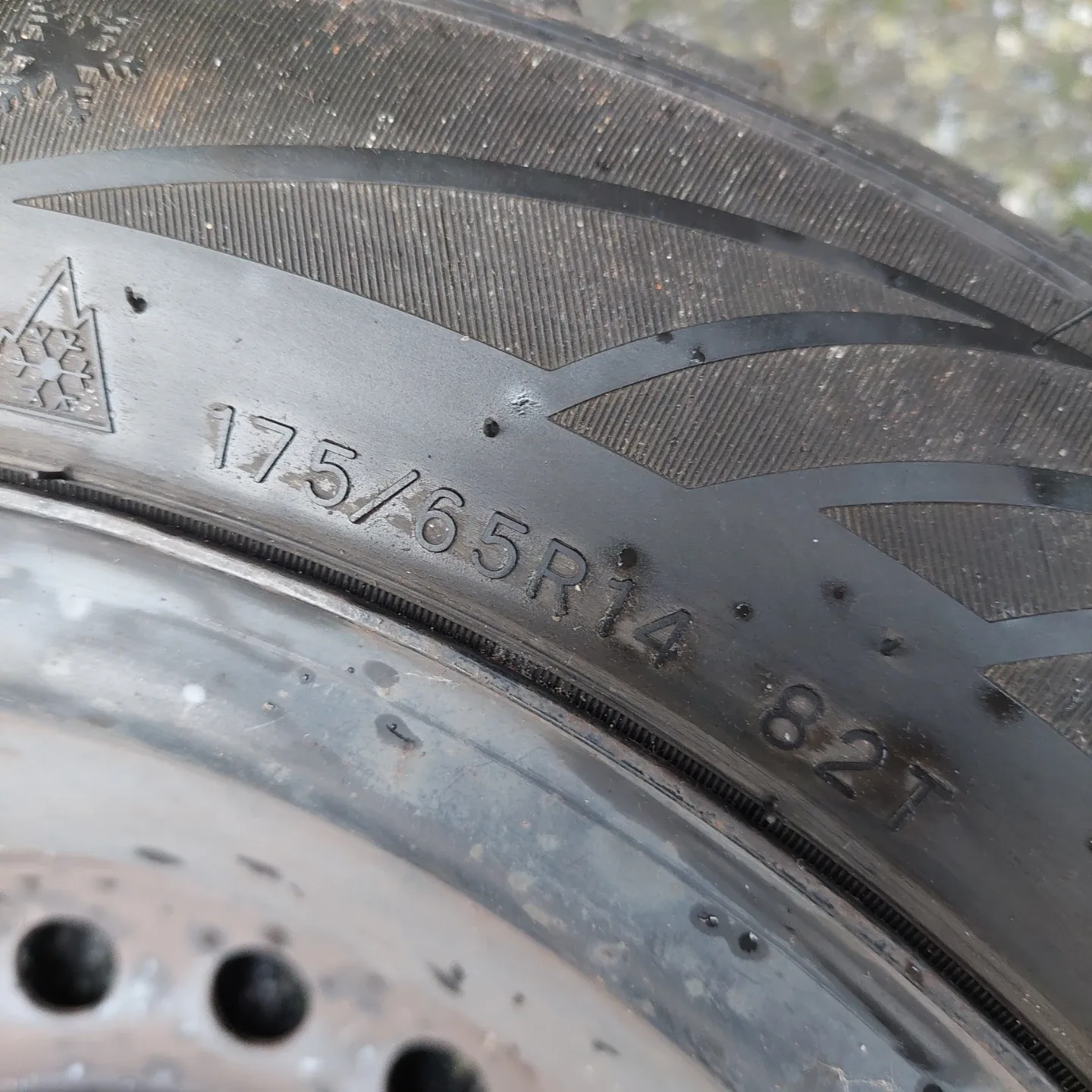 2x Winter Trek Radial Tubeless Tire 175/65R14 image indicator(2)