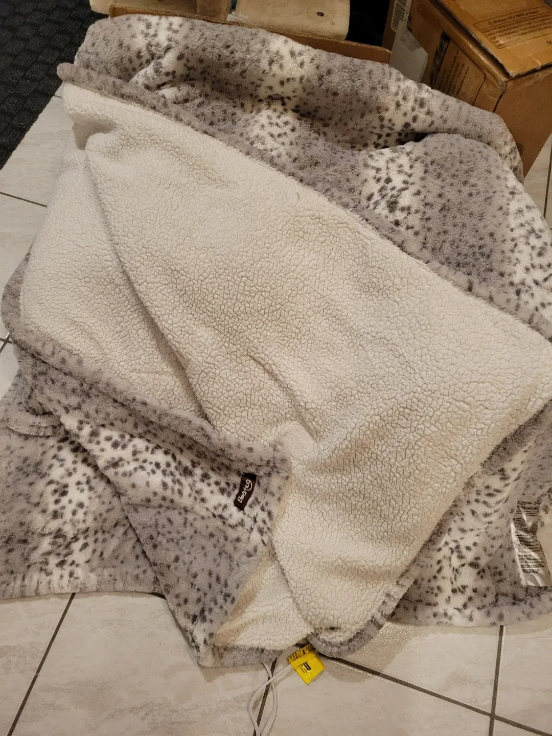 Queen/King Electric Blanket bear hug like new image indicator(10)