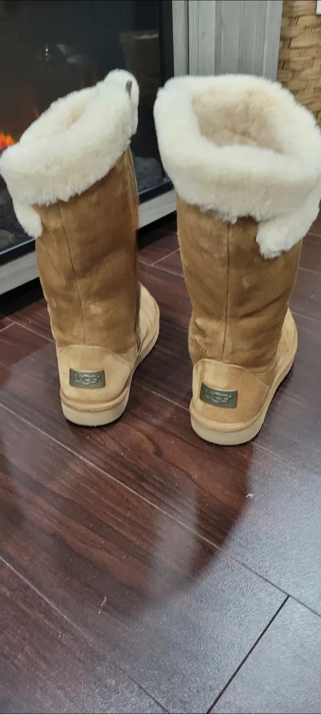 UGG Classic Short Boots image indicator(2)