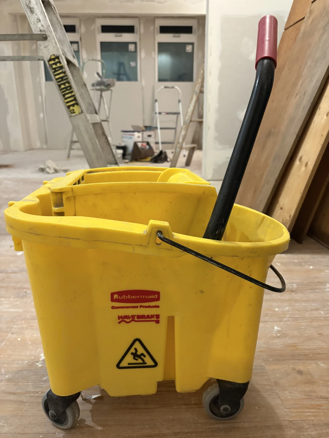 Rubbermaid WaveBrake Mop Bucket