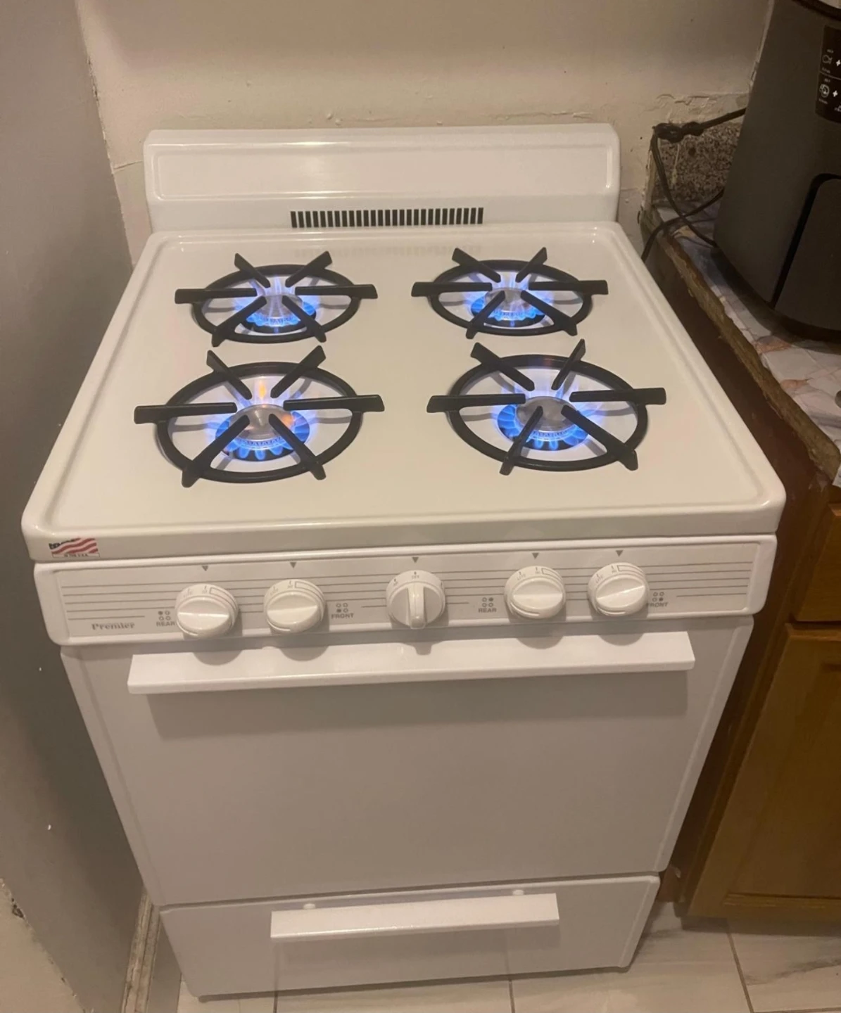 Premier 24in wide Gas Range - White