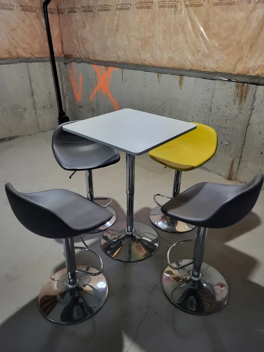 Set of 4 Bar Stools - Grey & Yellow