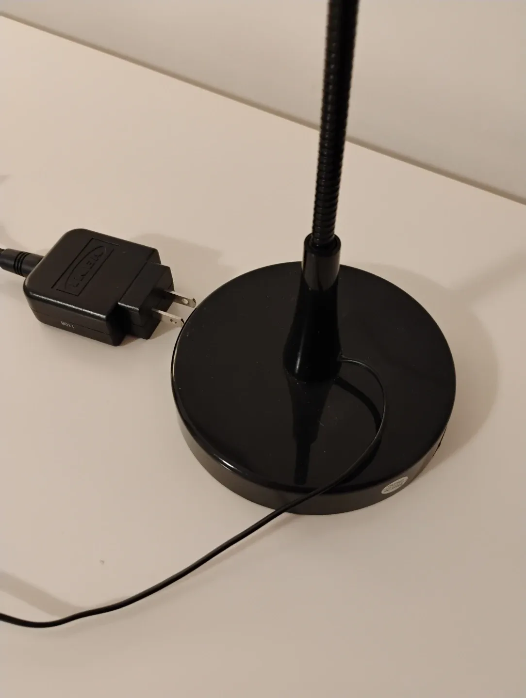 IKEA JANSJO Flexible Gooseneck Desk Lamp – Black image indicator(3)