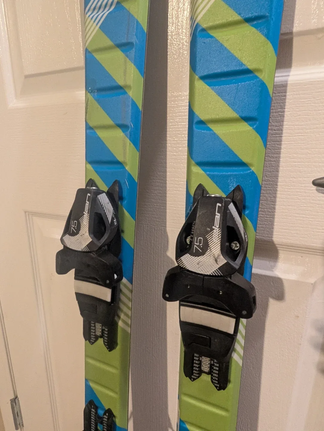 #Cleanout Elan Maxx Skis - Size 150 image indicator(3)