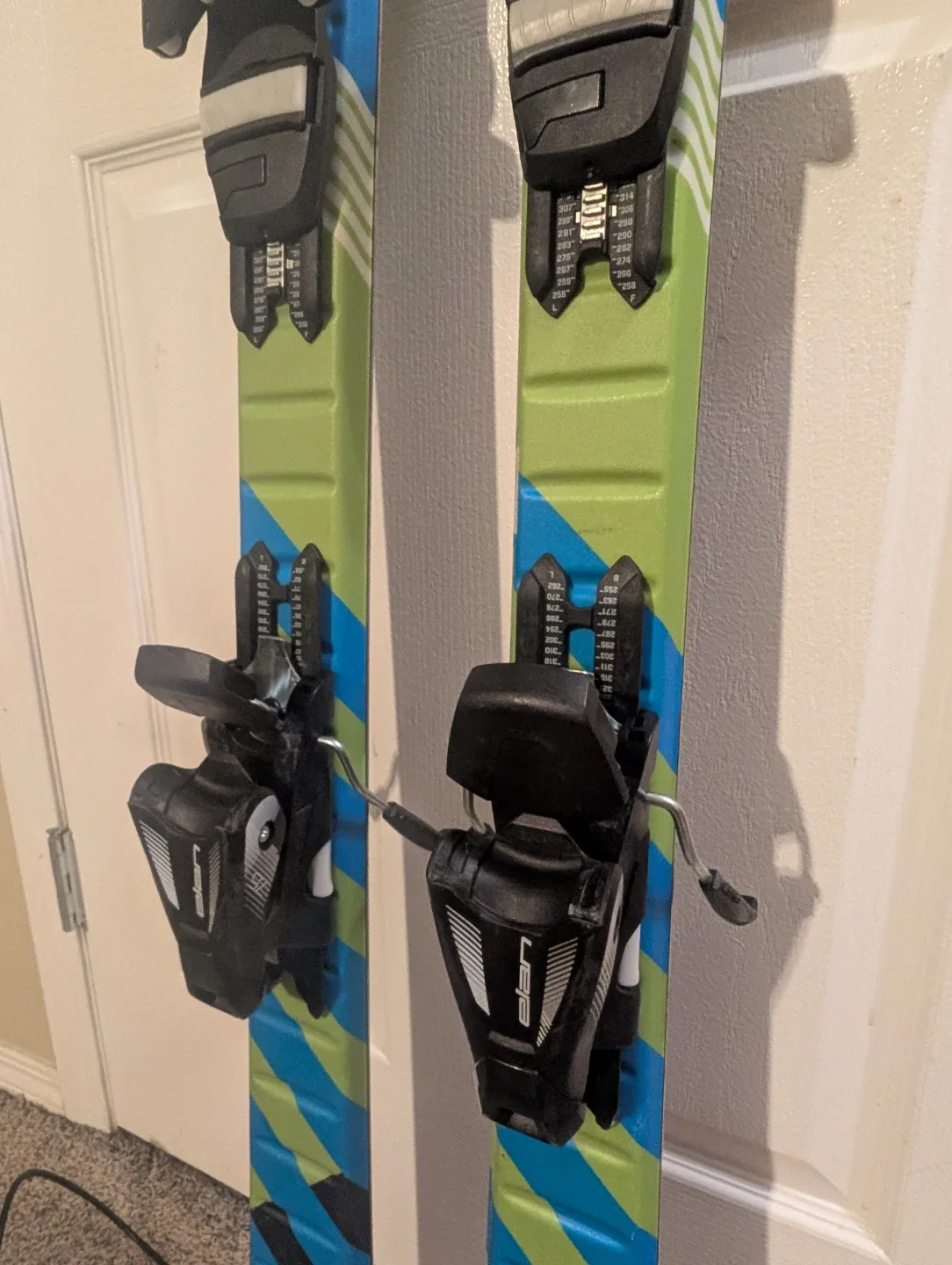 #Cleanout Elan Maxx Skis - Size 150 image indicator(4)