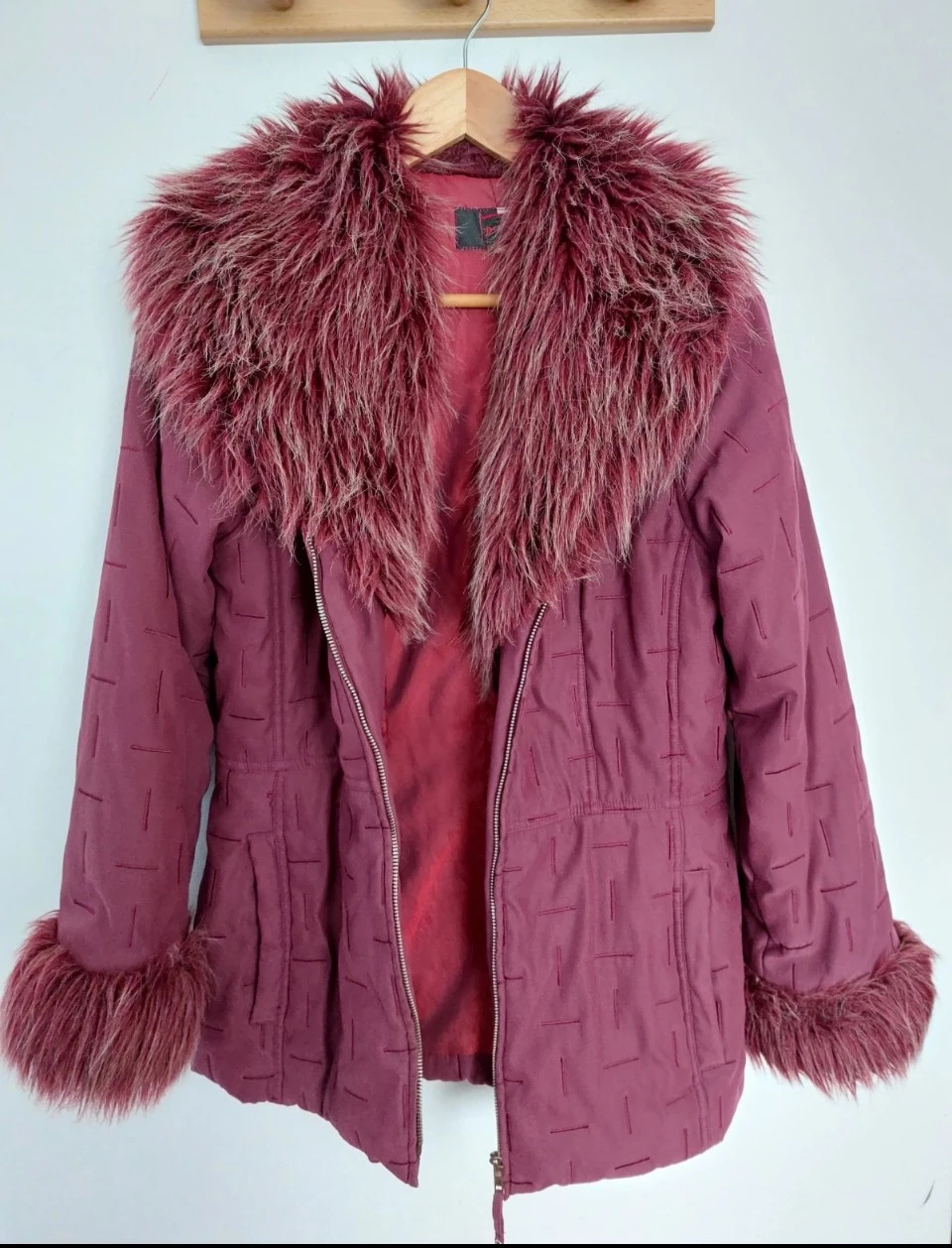 Pink/burgundy coat w/ faux fur
