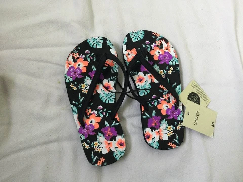 Girls sz 11 sandals $3 each