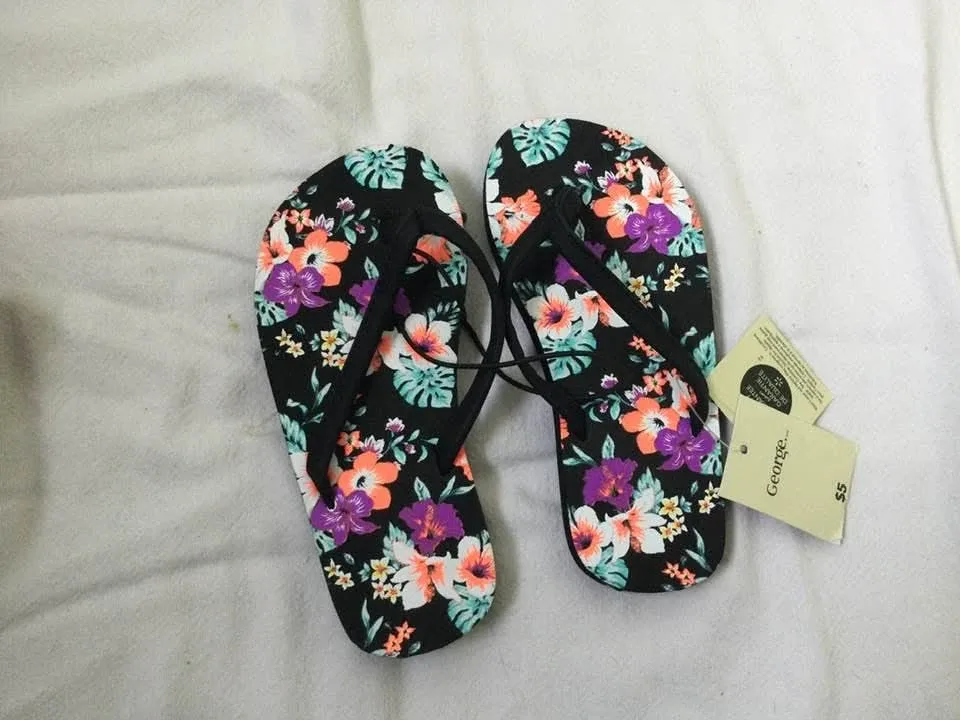 Girls sz 11 sandals $3 each