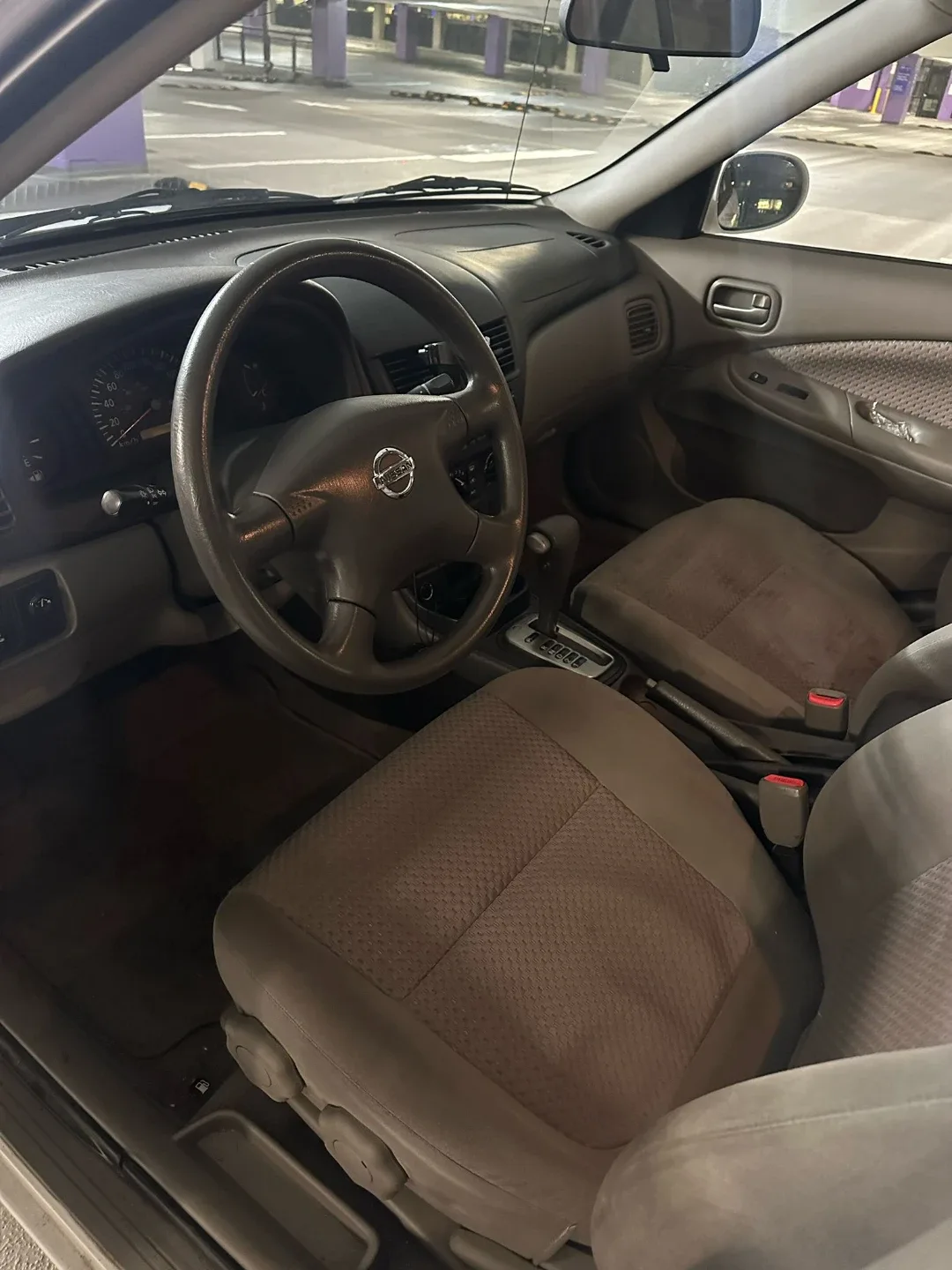 Nissan Sentra Sedan - Silver