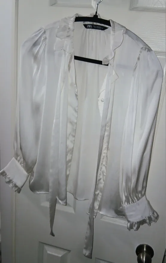 Zara Off-White Satin Blouse - Size XS image indicator(2)