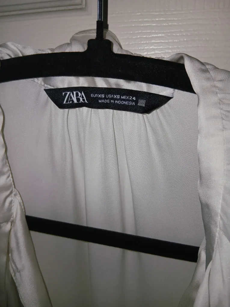 Zara Off-White Satin Blouse - Size XS image indicator(3)