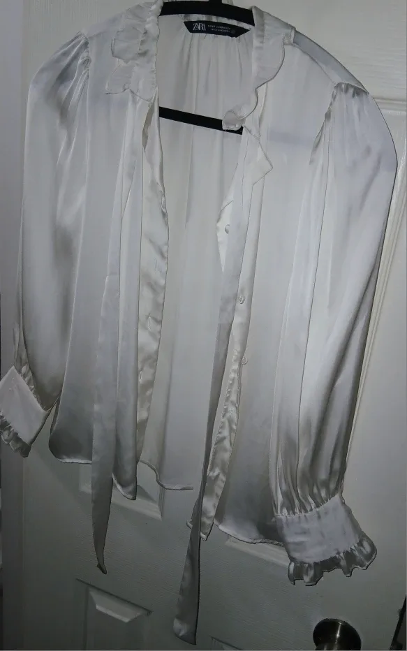 Zara Off-White Satin Blouse - Size XS image indicator(5)