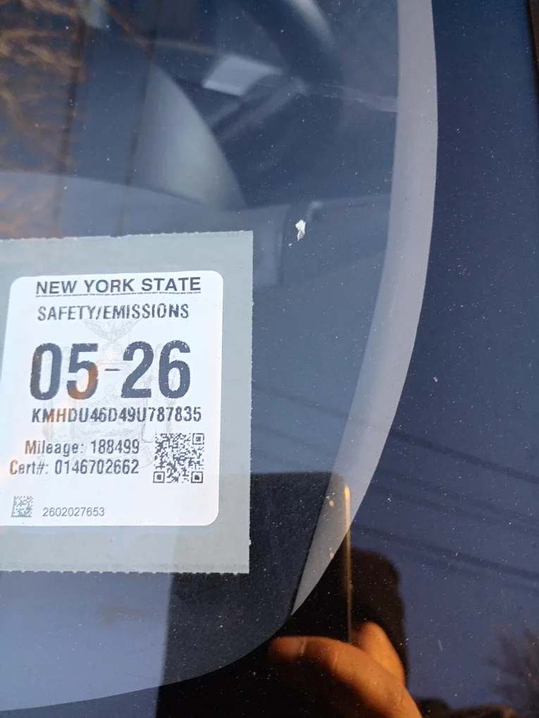 Hyundai Elantra - Gray Sedan image indicator(9)