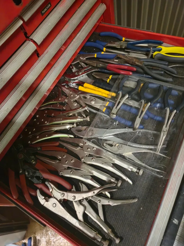 Beach Red Tool Chest with Tools image indicator(7)