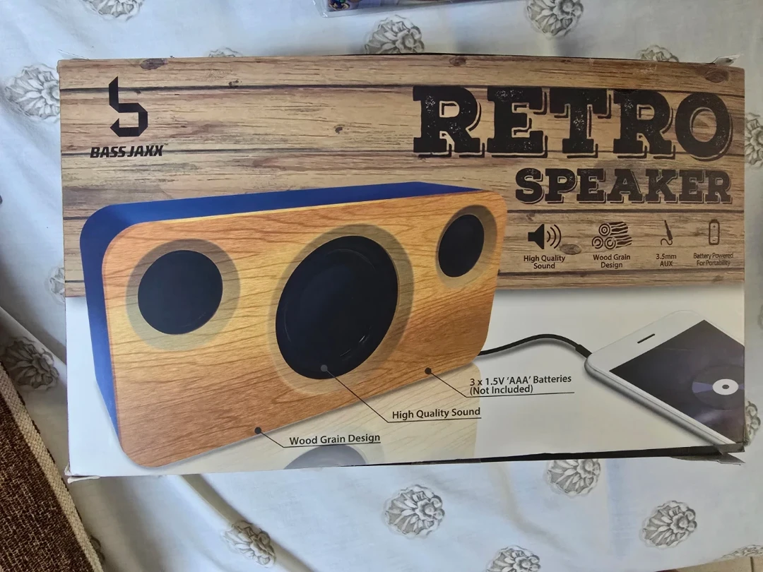 Bass Jaxx Retro Speaker - Wood Grain Design
