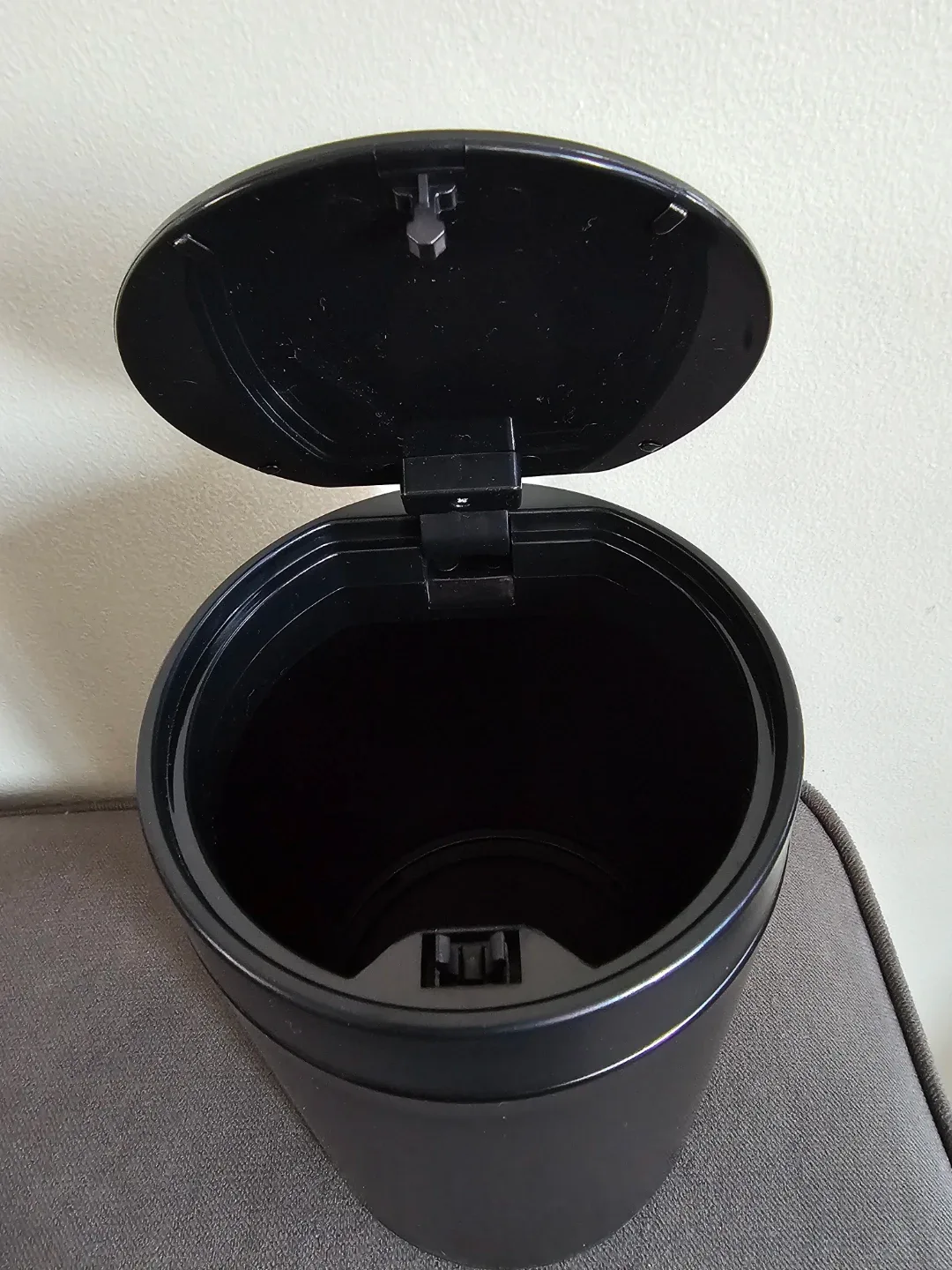 Simons Maison Mini Desktop Wastebasket, Matte Black #Cleanout ♻️ image indicator(2)