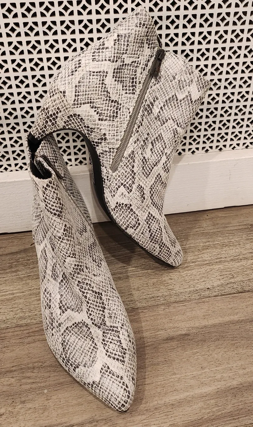 New, Reaction Kenneth Cole Snake  Ankle Boots - Size 9