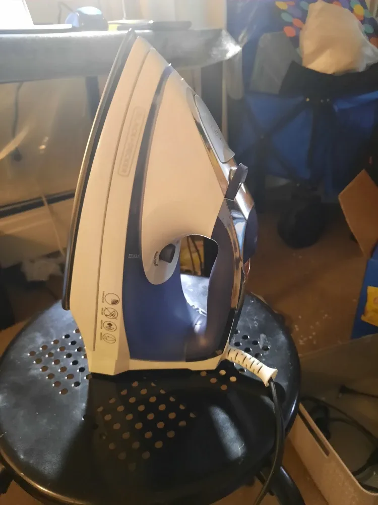 Black+Decker Iron - Home Essential image indicator(2)