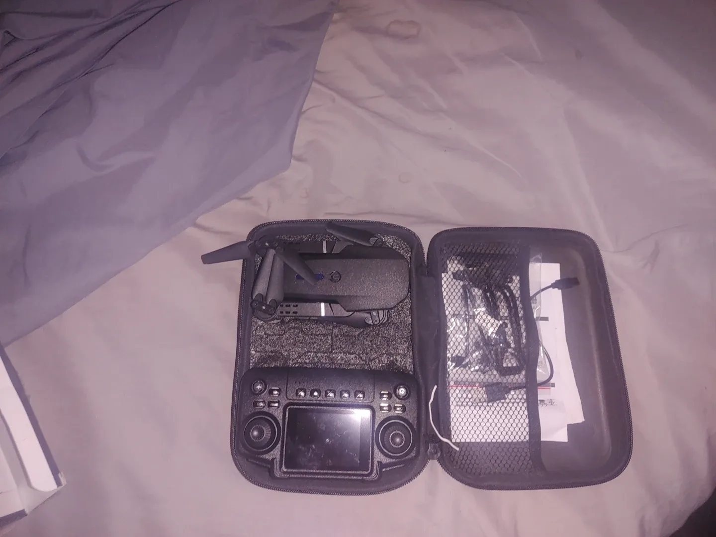 E88 RC Drone with 4K Camera image indicator(3)