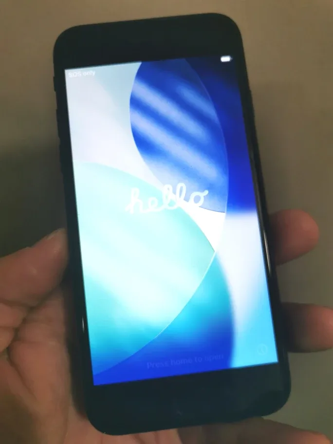 iPhone SE 2020 64G iOS 26