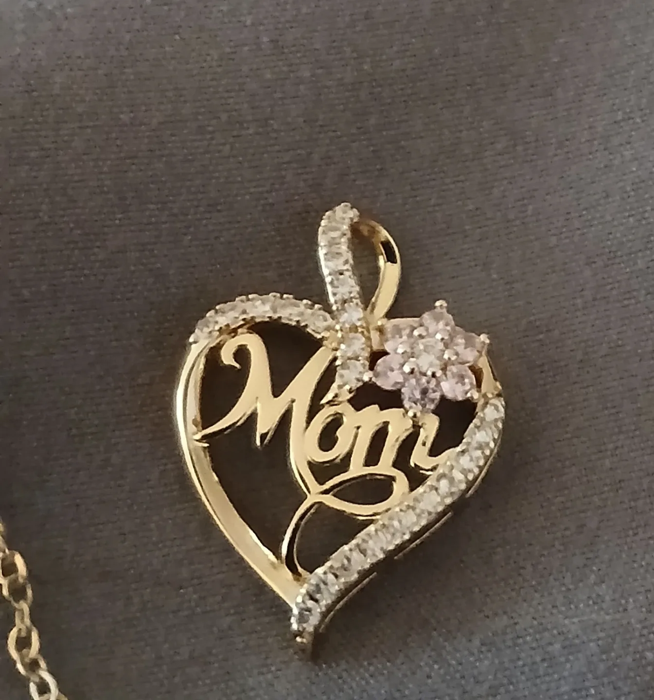 Gold 'Mom' Heart Pendant Necklace image indicator(3)