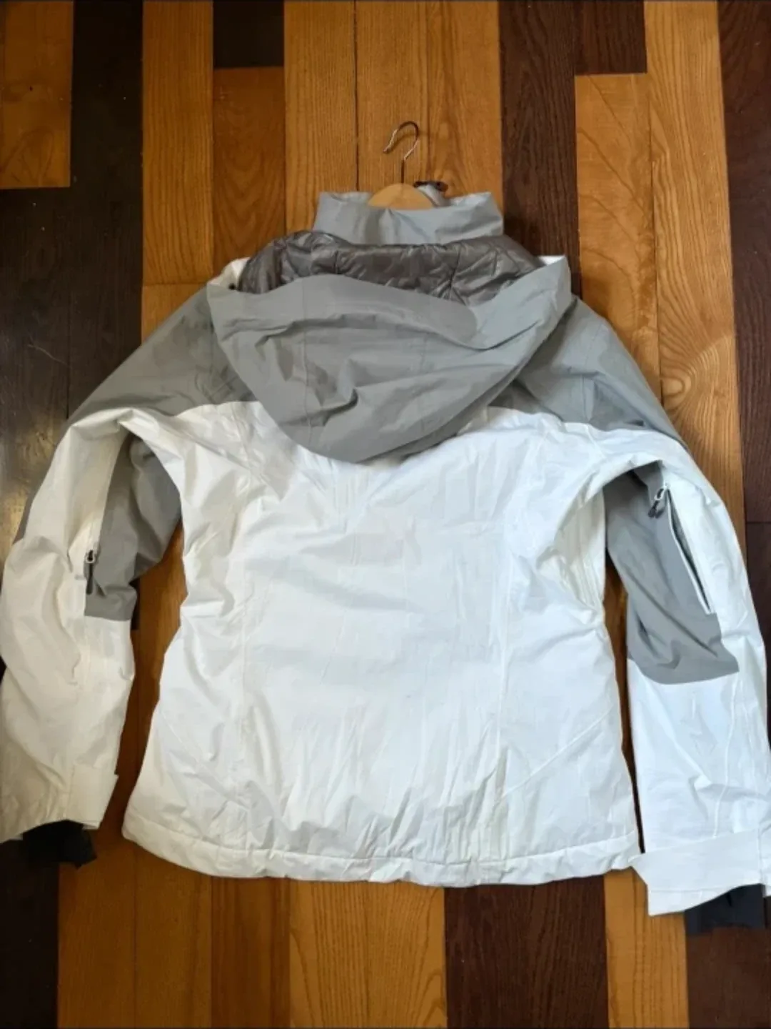 Mountain Hardwear Women's Ski Jacket - Size M