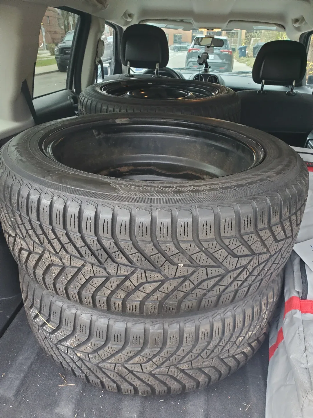 Yokohama 215/55R17 Winter Tires on Rims image indicator(2)