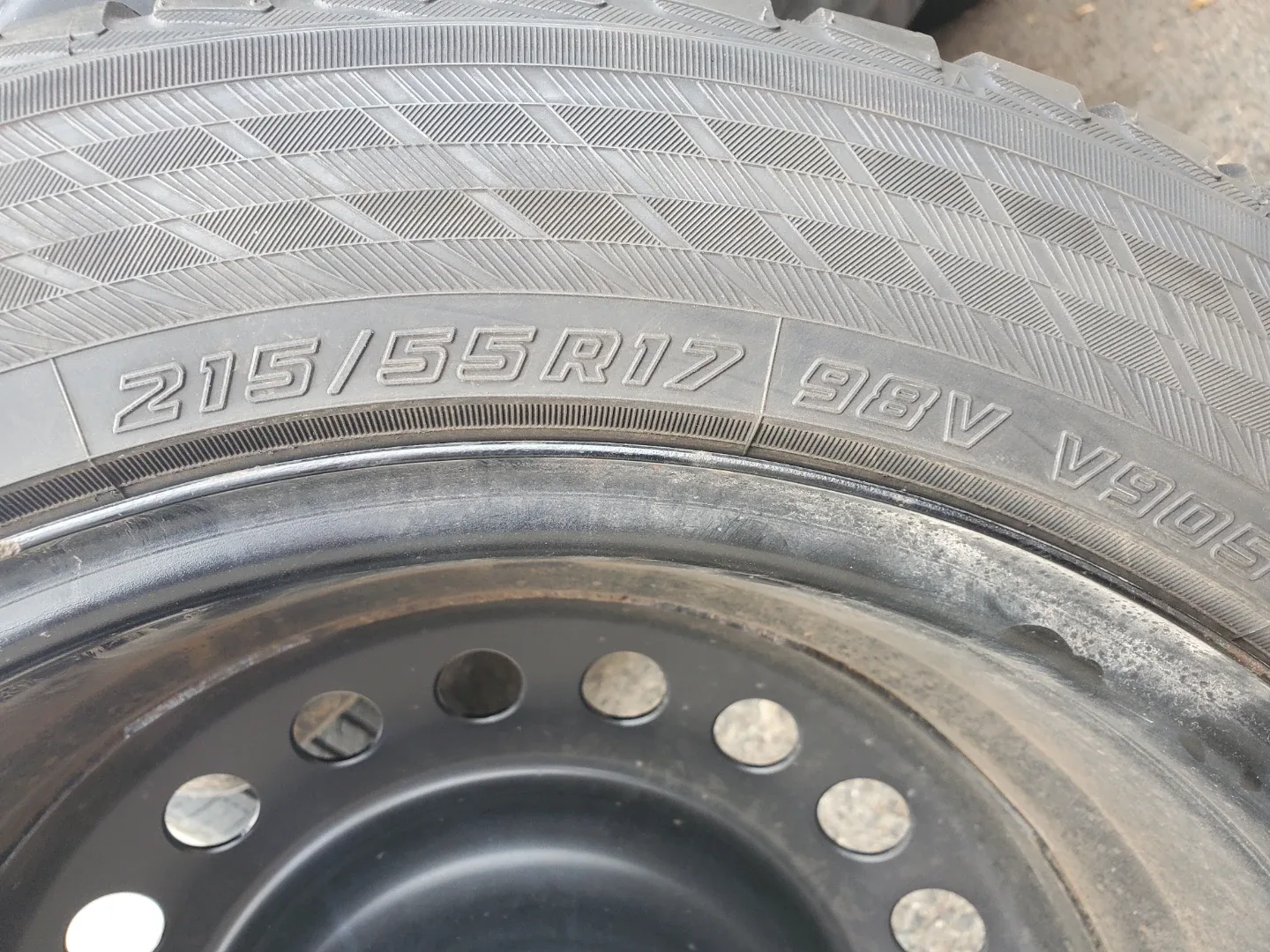 Yokohama 215/55R17 Winter Tires on Rims image indicator(3)