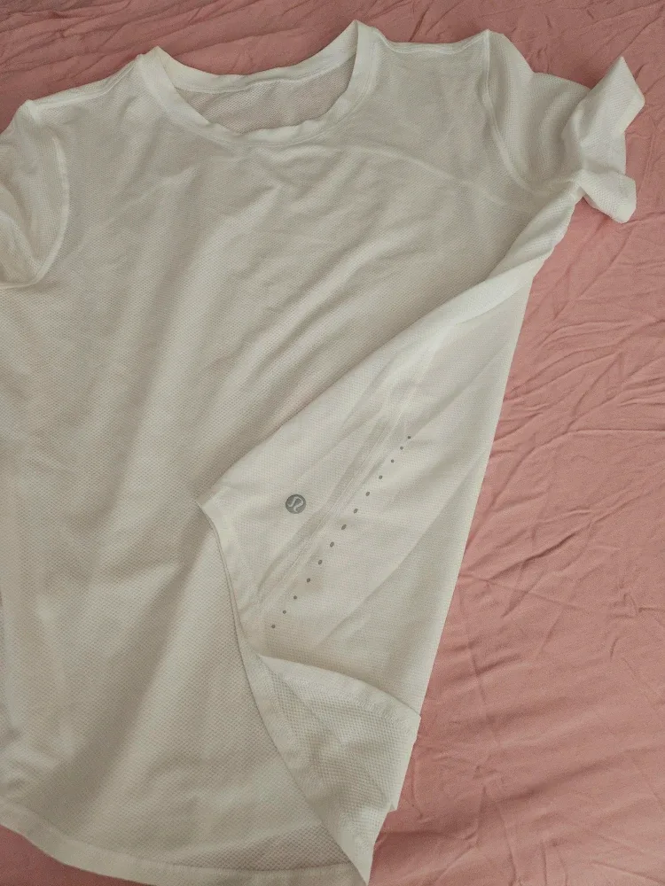 Lululemon White T-Shirt