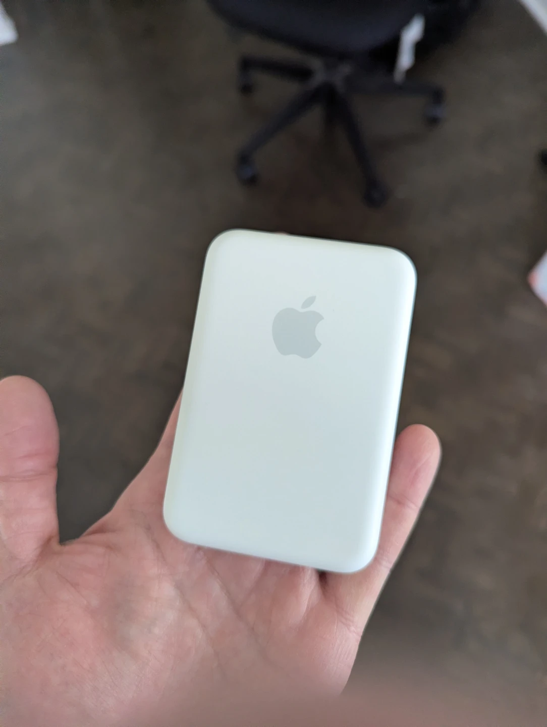 Apple MagSafe Battery Pack - photo 2