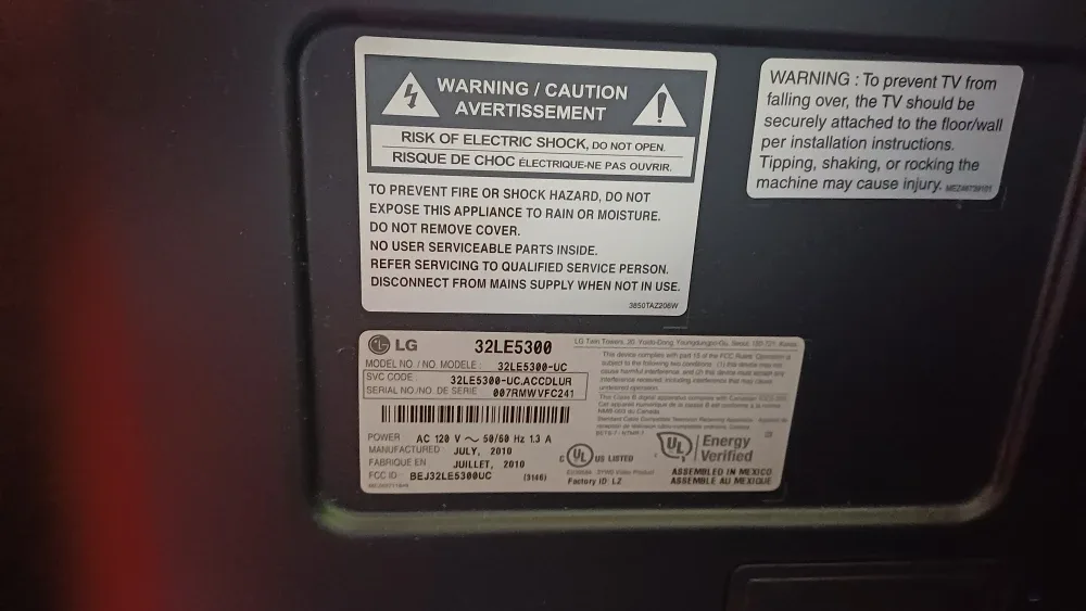 LG 32LE5300 32" LCD TV with Remote